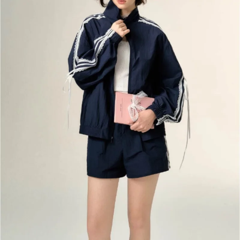 The New Two-piece Set of Women's Tie Coat and Casual Shorts with Contrasting Colors and Lace Edges Early Autumn Is Casual Trendy