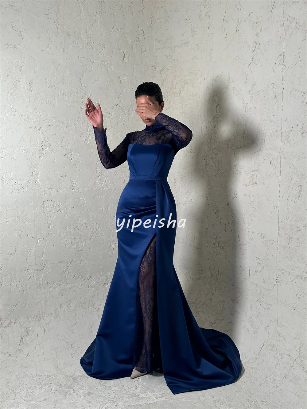 تخصيص جودة عالية أزياء Charmeuse الدانتيل الطية حورية البحر عالية الياقة فساتين طويلة فساتين مناسبة مخصصة الطراز الحديث