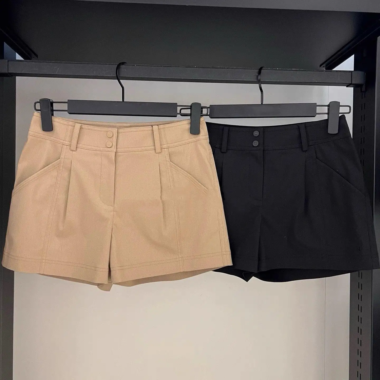 2026 Female Solid Tone Pocket Golf Shorts Simple Stylish Casual Outdoor Walking Sports Short Trousers