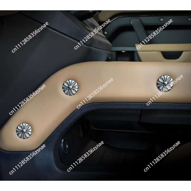 Suitable for 20-25 Land Rover Defender central control screw cover door tailgate screw anti-rust cover interior modification