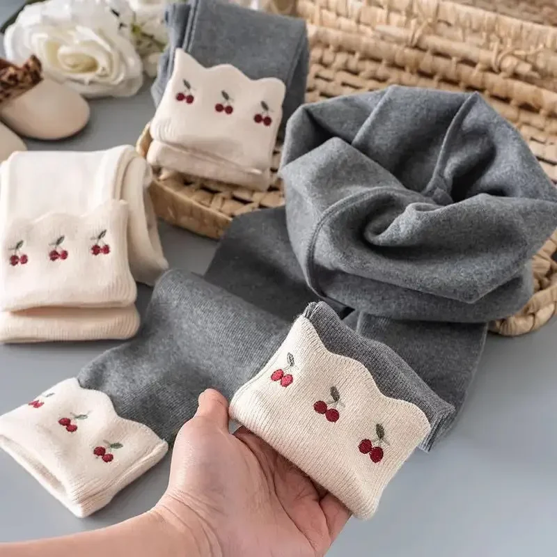 Neue Leggings für Mädchen im Herbst und Winter, koreanische Version, aus Samt, modisch, elastisch, mit Cartoon-Motiven, für Kleinkinder und Kinder. – Detail 16