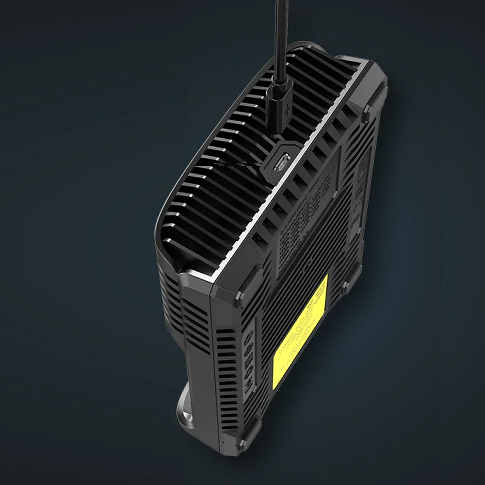 Nitecore UM4 ذكي USB 4 فتحة شاحن شاشة الكريستال السائل Ni-Cd Ni-MH ليثيوم أيون IMR 18650 بطارية أوتوماتيكية عالمية ماكس 3A الناتج