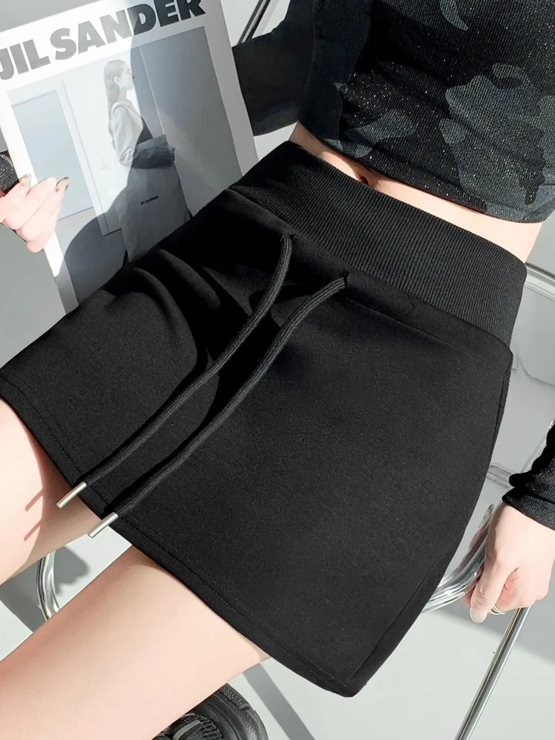 

Черная спортивная юбка женская, весенне-осенняя, с высокой талией, утягивающая, А-силуэт, короткая, не просвечивающая, для прогулок, облегающая, в стиле Hot Girl