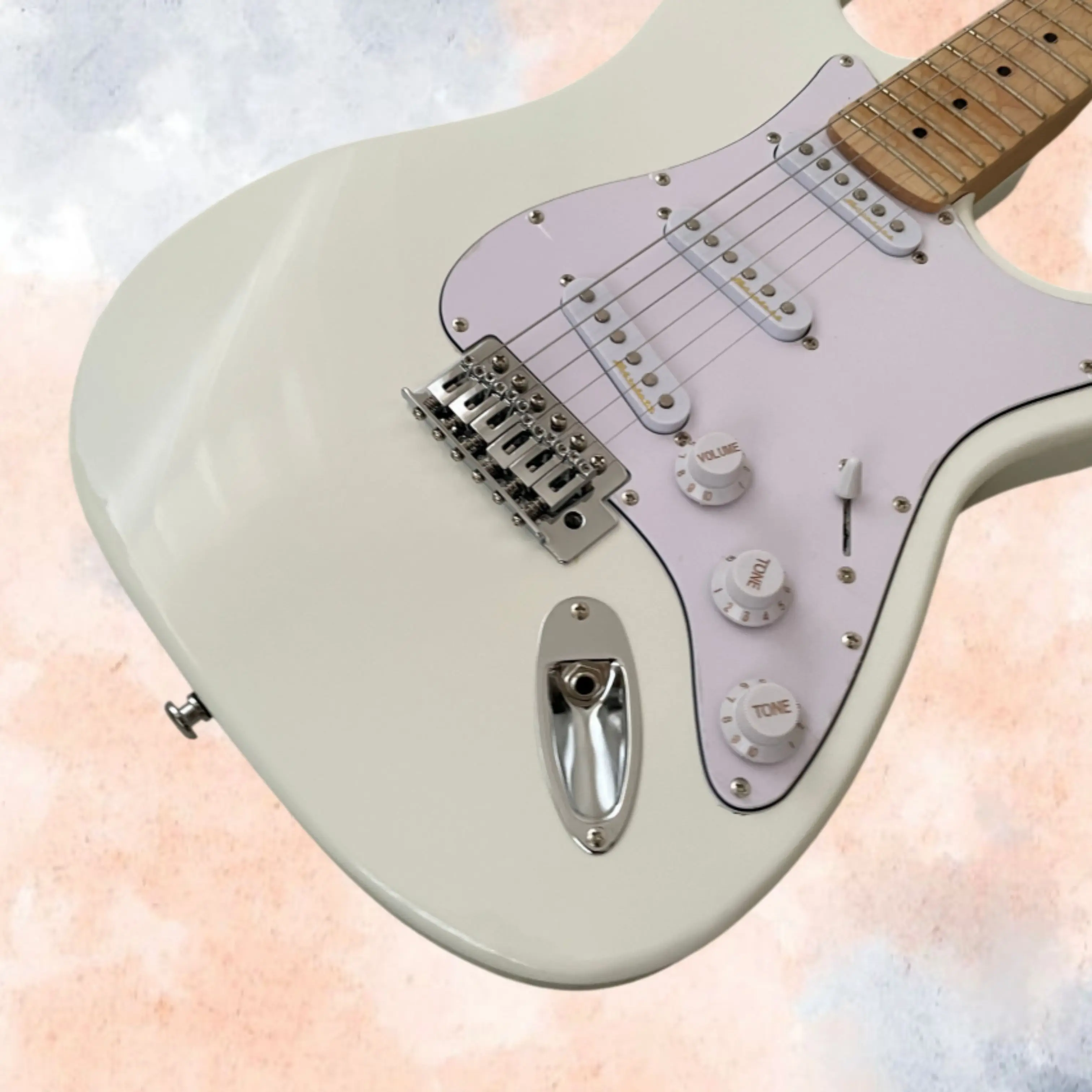 Elegant Minimalist White Electric Guitar,SSS Pickups,Wavy Maple Fingerboard Guitars,Beginners And Intermediate Players Guitarra