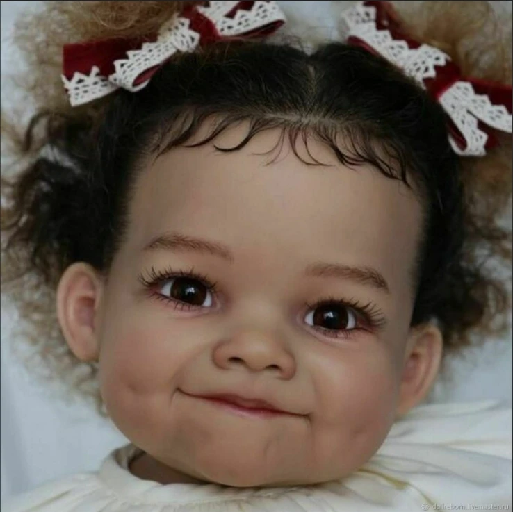 NPK 24''수제 미완성 인형 키트 Bebe Raya 곱슬 갈색 머리카락이 있는 실물 같은 다시 태어난 부품