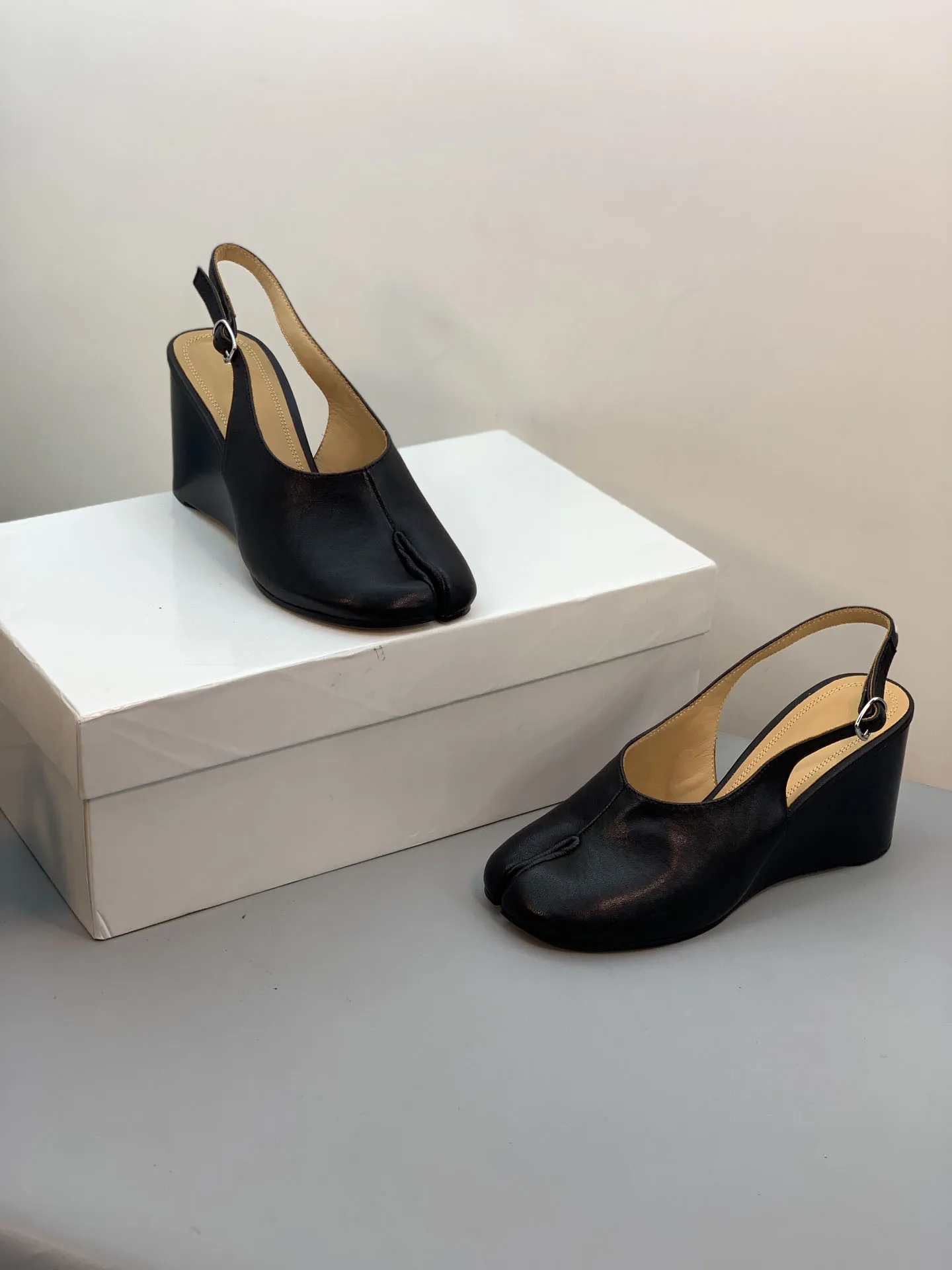 

Women's Tabi Slingback Wedge Heels Pumps Split-toe Shoes