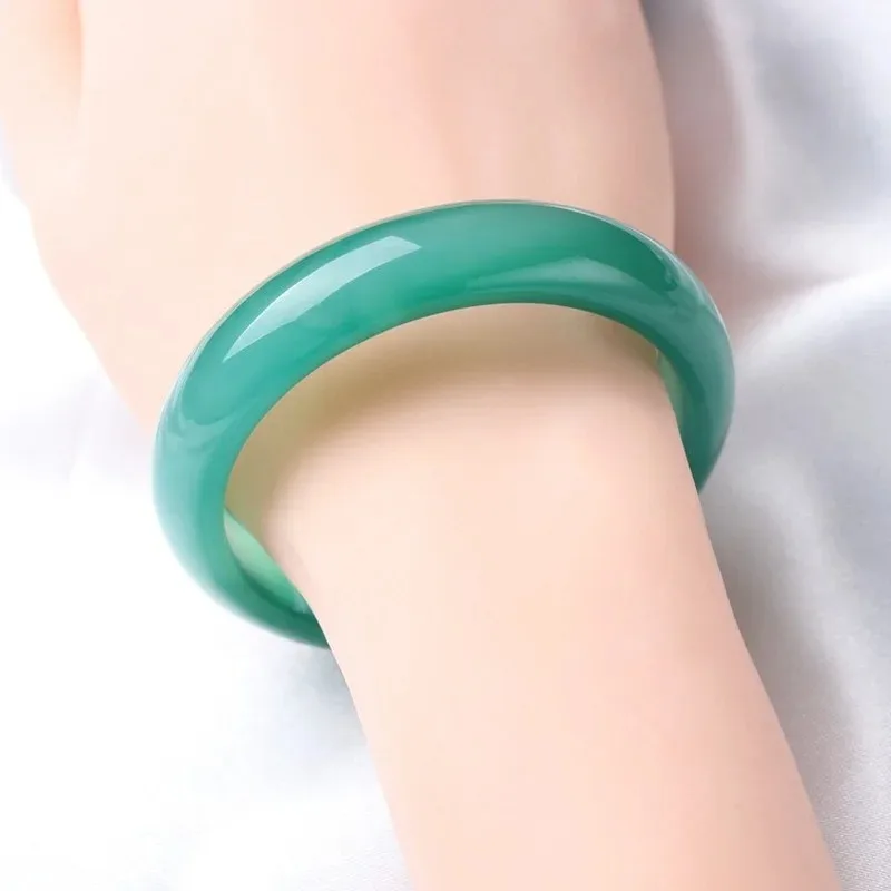 

Natural Green Agate Hand-carved Wide Band Children's Bracelet Fashion Jewelry Children's Chalcedony Small Caliber BeautyBracelet