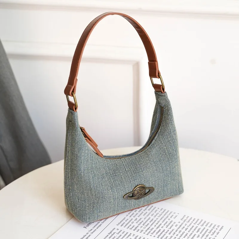 

Tech-Friendly Student Female Bag with Charging Port Campus Style Crossbody Bag for Modern College Lifestyle