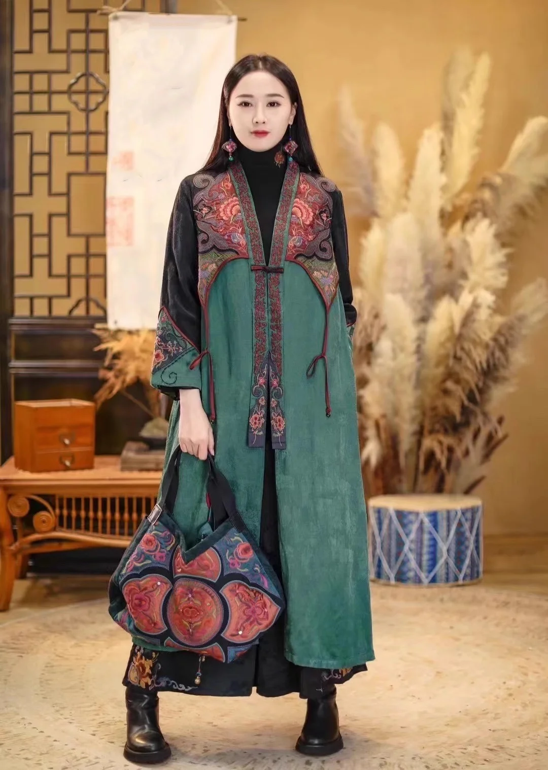 NEW Spring women\'s coat Chinese style embroidery V-neck ladies long coat Vintage luxury rayon jacquard green trench coat