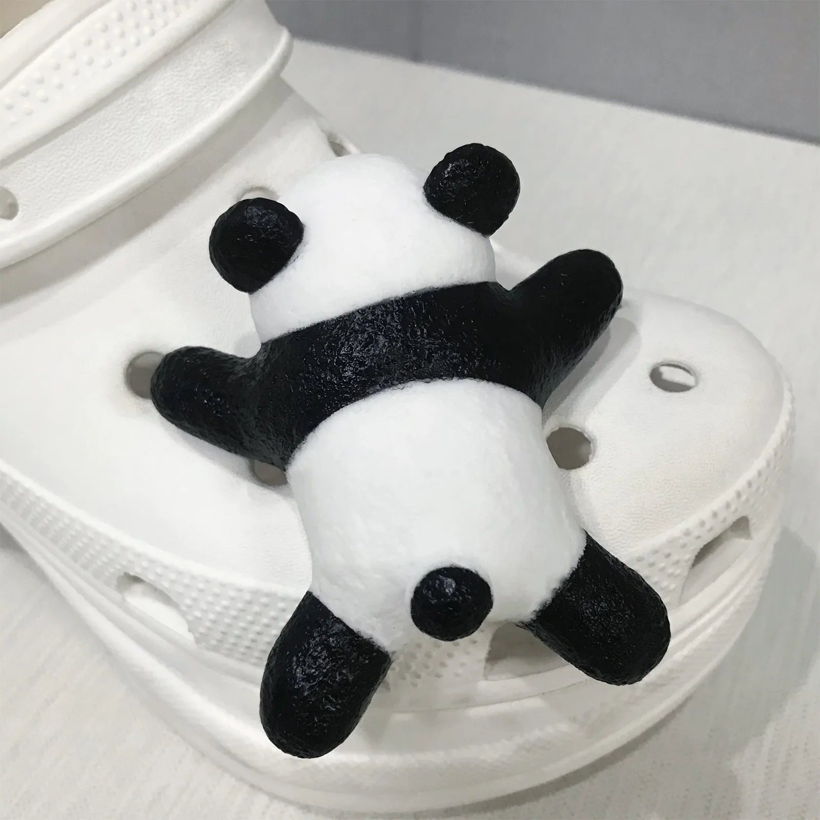 Sandalias estereoscópicas de dibujos animados para niños, accesorios para zapatos de bebé con Panda, decoración con agujeros, 1 piezas