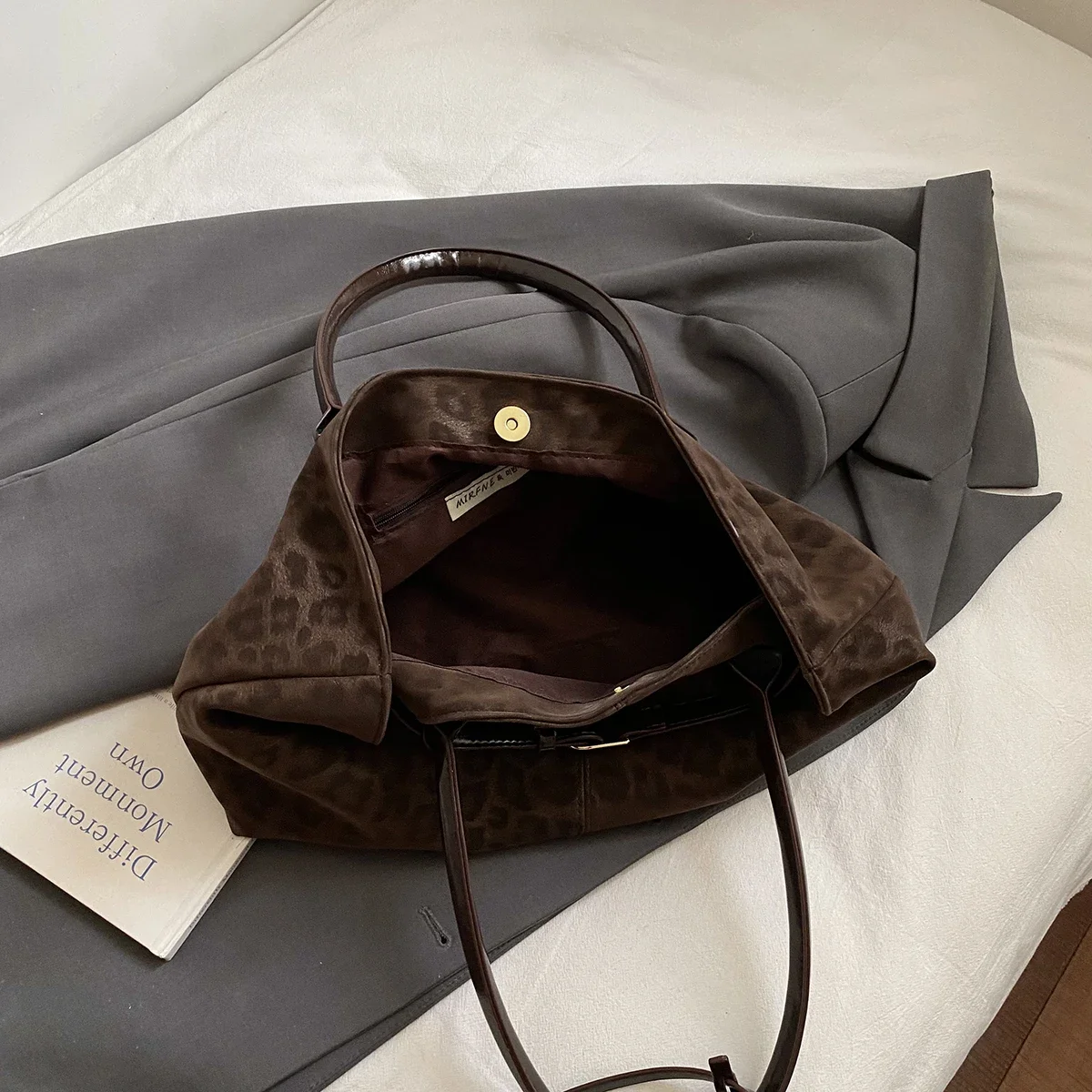 Fashionable Versatile Casual Large-Capacity Shoulder Bag for Women description 47