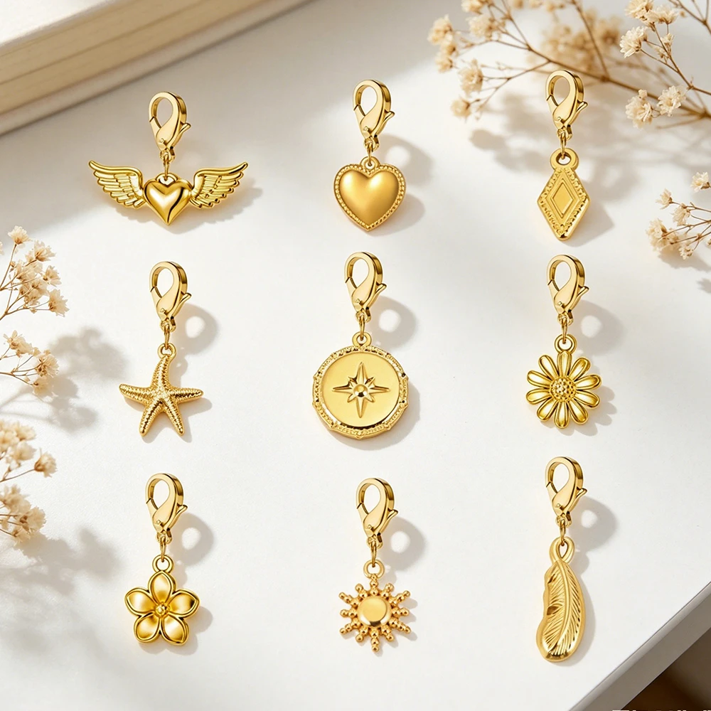 Mini-Anhänger mit Karabinerverschluss aus Edelstahl in Goldfarbe, DIY-Anhänger für Figaroketten-Armbänder, Damen-Schmuck mit Blumen-, Herz- und Sonnenmotiven – Detail 4