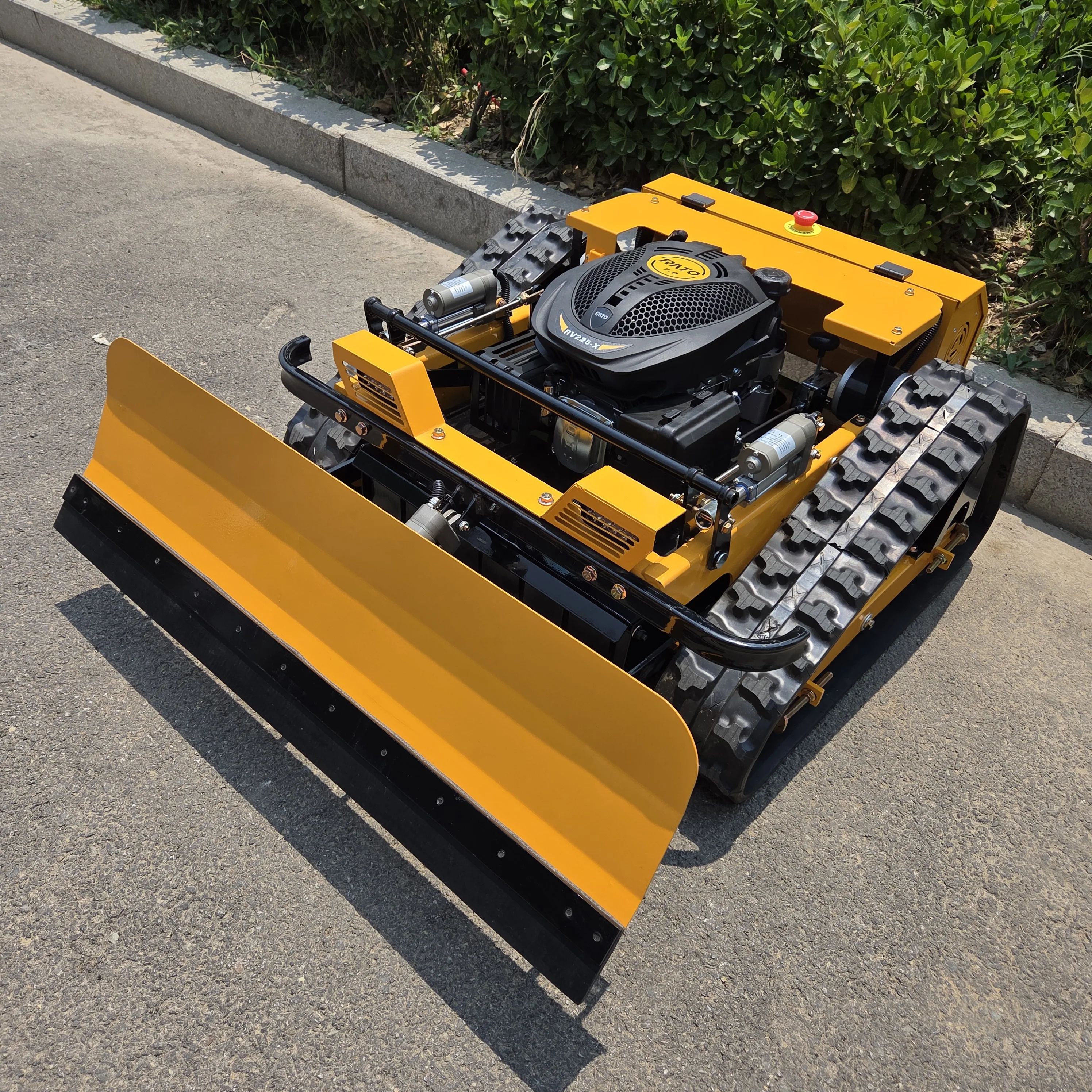 Industrial Remote-Control Lawn Mower Automatic Agricultural Rubber Track EPA/Euro 5 Compliant 500mm Cutting Width Upgrade  spray