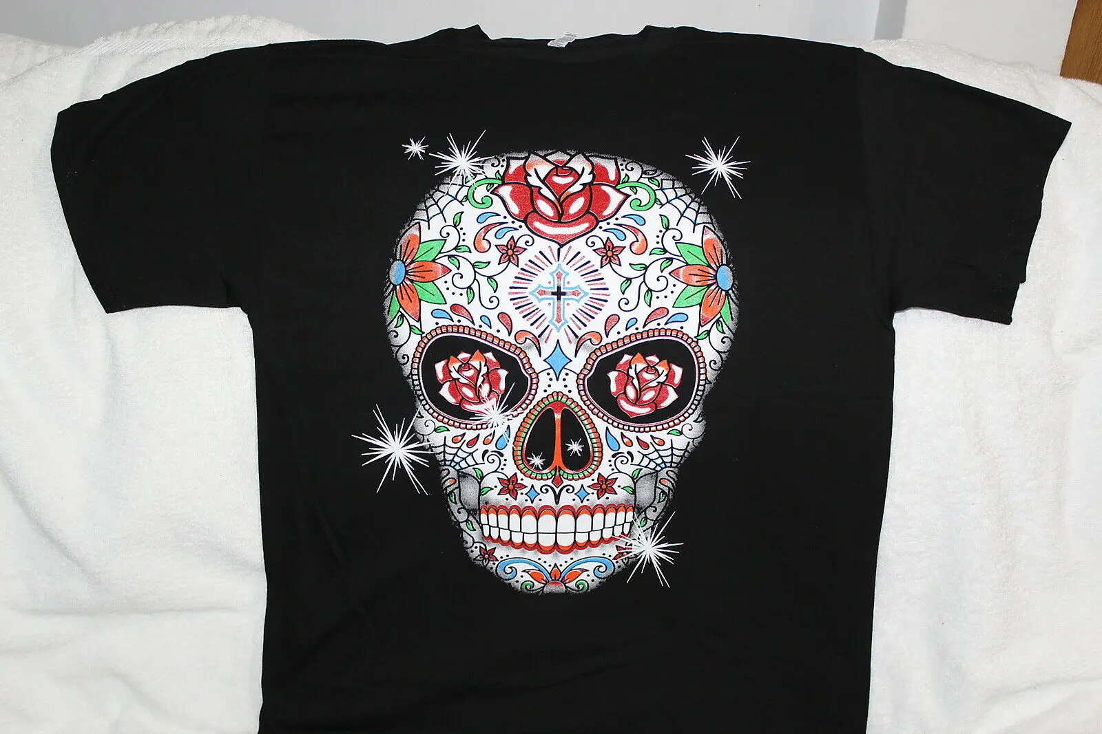 

SUGAR SKULL DAY OF THE DEAD CROSS ROSE FLOWER T-SHIRT