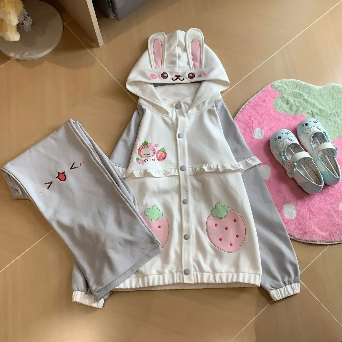 Niedliche Cartoon-Stickerei, Hasenohren, langärmeliger Kapuzenpullover + Freizeithose, passend zu süßen Mädchen-Zweiteiler-Sets für Damen