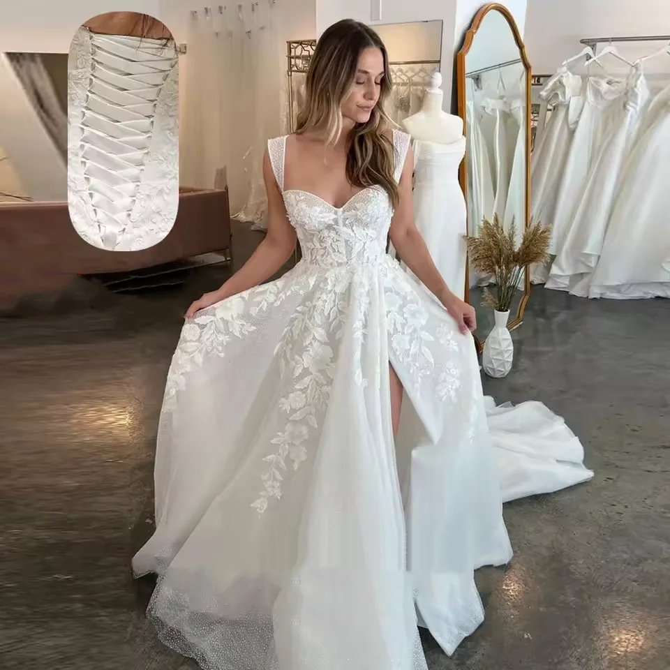 ชุดแต่งงานที่สวยงาม ผ้าทูลล์ คอวี ทรงเอ ผ่าข้างสูง จับจีบ ประดับลูกไม้ ชุดเจ้าสาวแบบสั่งตัด