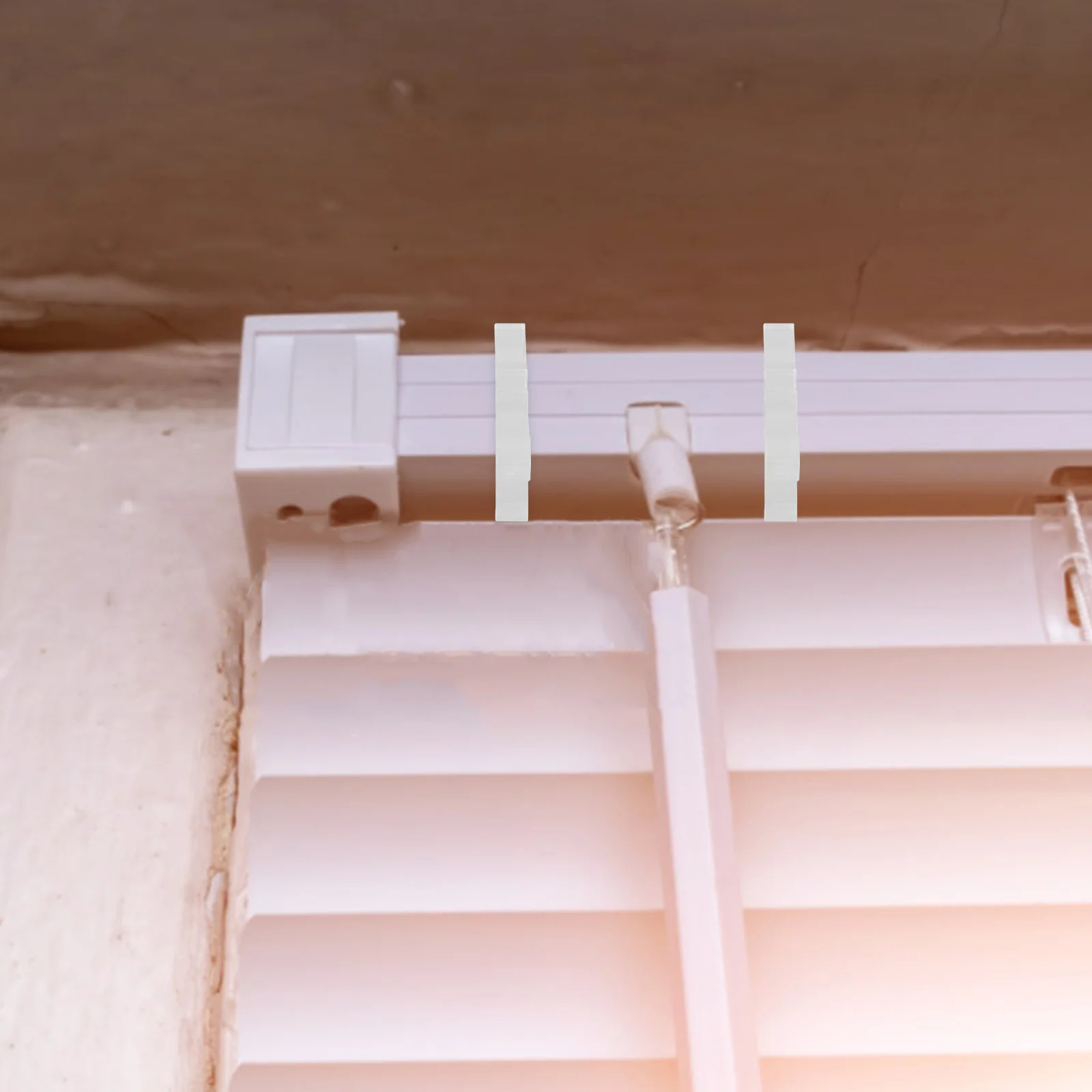 

10Pcs Valance Clips Plastic Transparent Secure Fit Holder for Window Horizontal Wood Faux Wood Blinds Blinds Accessories 2Inch