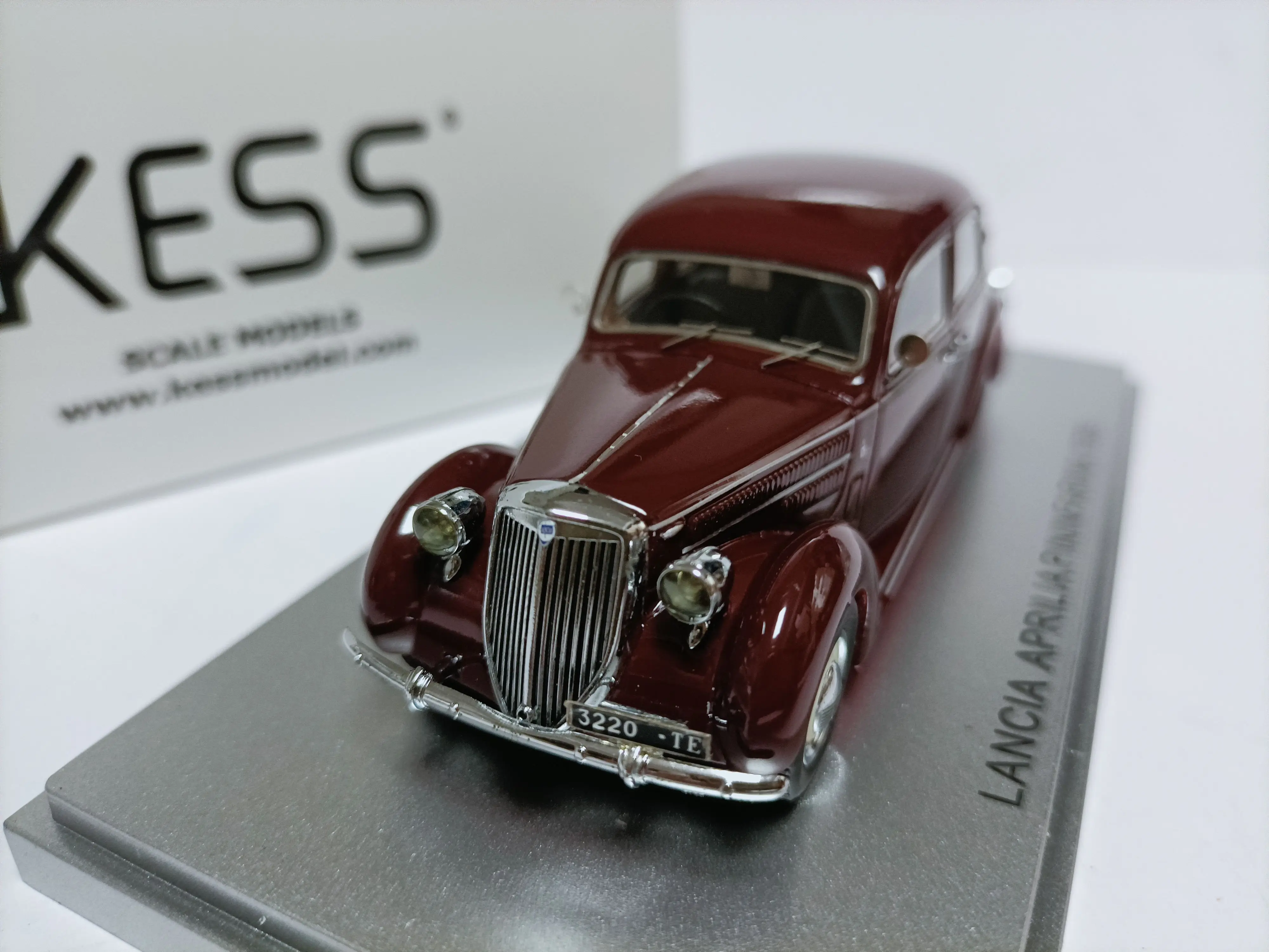 Kess 1:43 Aprilia Pininfarina 1939 Vintage Car Simulation Limited Edition Resin Metal Static Car Model Toy Gift