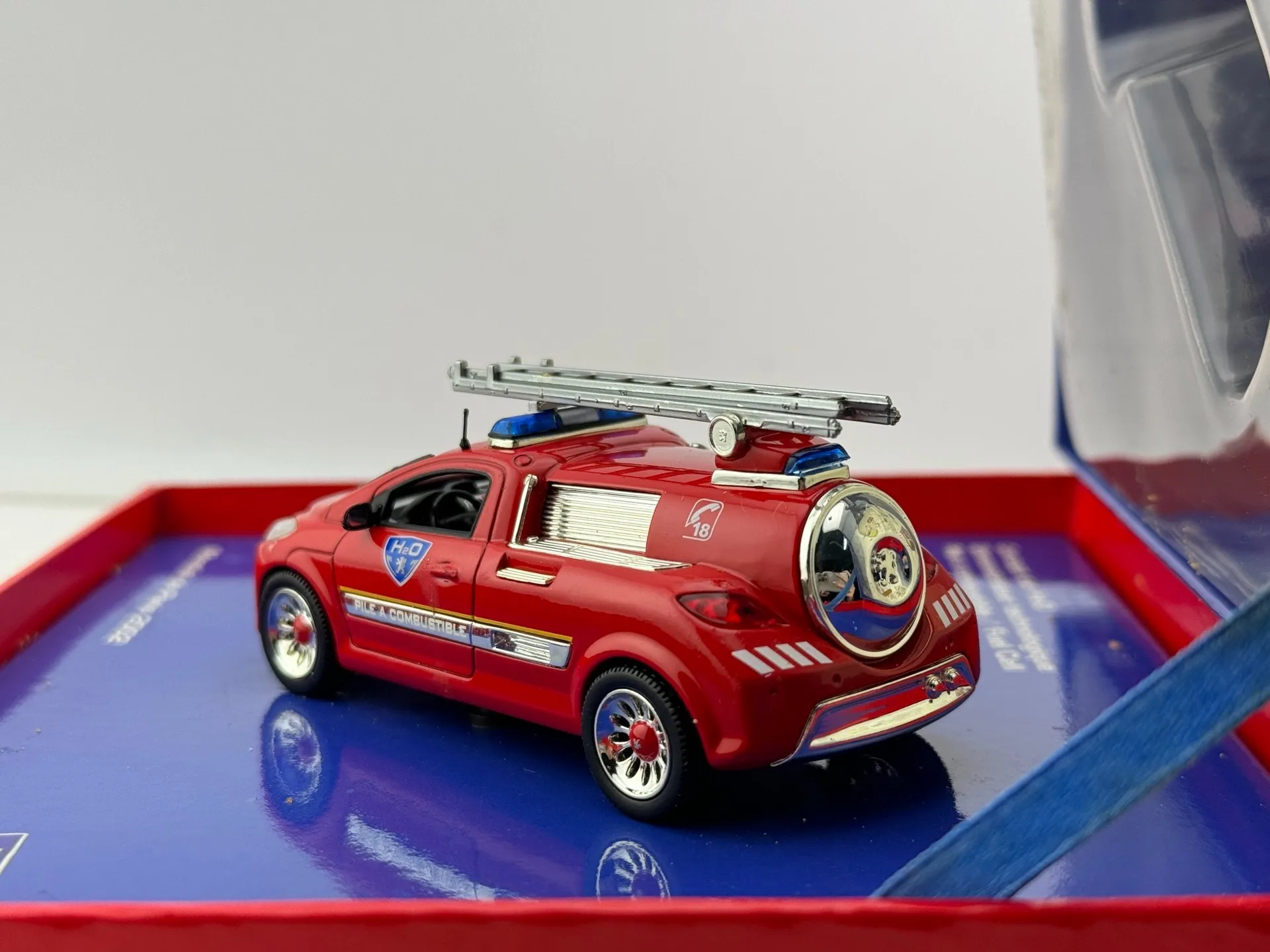 Defecto de superficie de pintura Diecast Norev, escala 1/43, Peugeot, motor de bomberos, modelo de coche de aleación, juguete para regalo coleccionable, adorno de exhibición de recuerdo
