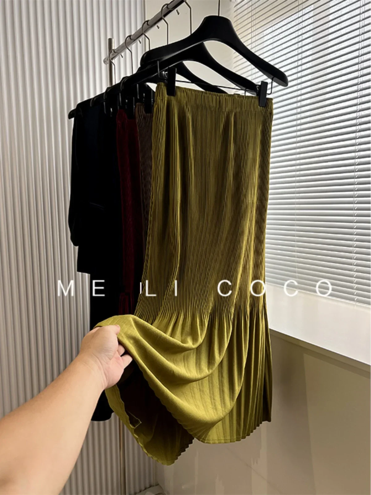 

Miyake Solid High-quality Versatile Women's Semi-skirt 2024 Autumn Winter New Slim Fishtail Skirt Pleated Straight Skirt