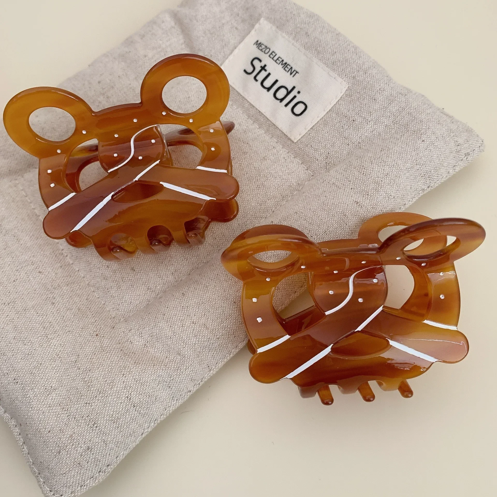 BYL New Retro Doughnut Bear Grip Acetate Hair Claw Classic Fashion Versatile Girl Gift Crab Clip Female Hair Accessories