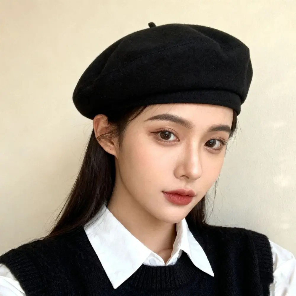 قبعة أنيقة من الصوف للنساء من القطيفة قبعة رسام مرنة دافئة بلون سادة قبعة فنية حلوة للشتاء