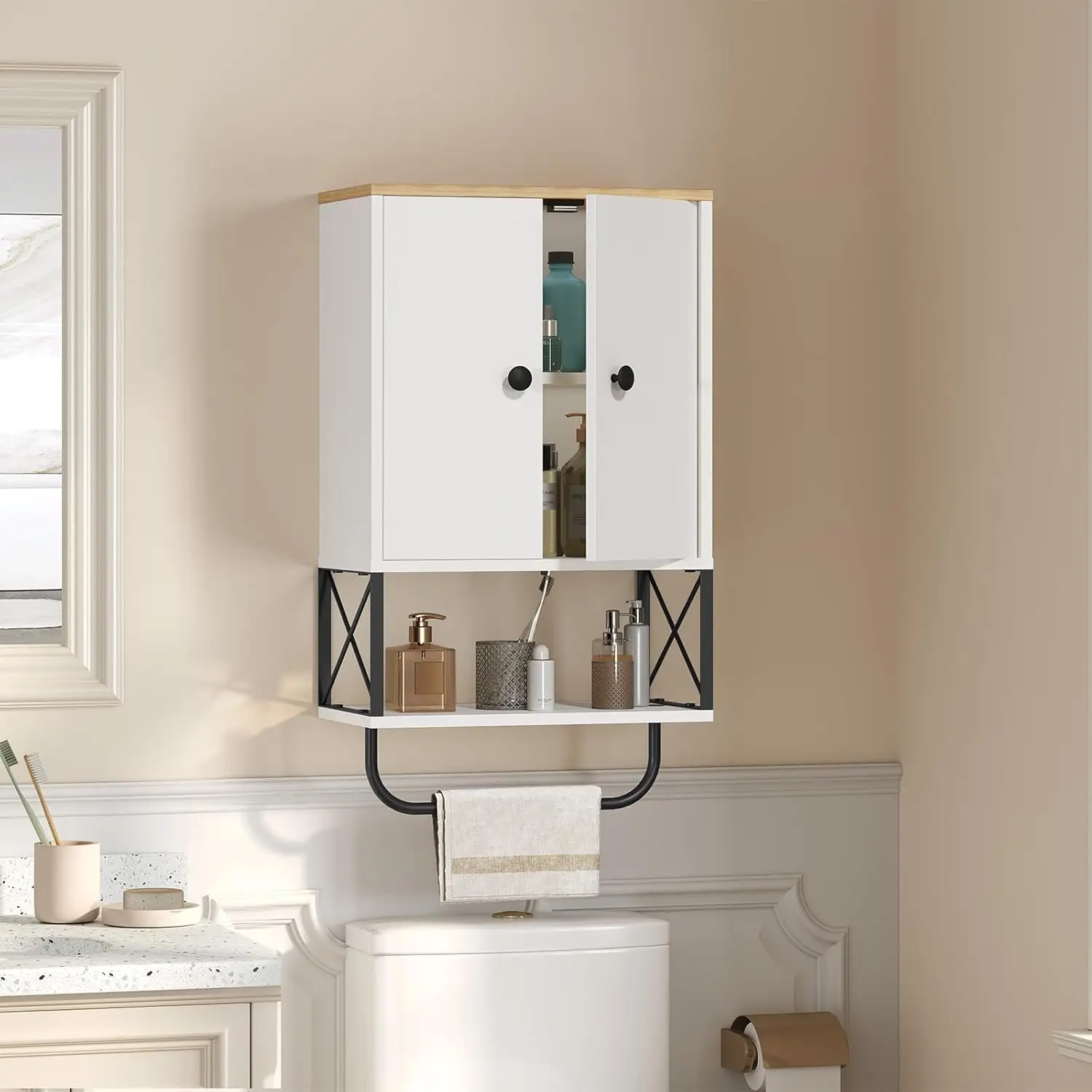 

Настенный шкаф для ванной с регулируемой полкой, вешалкой для полотенец и 3-уровневым хранением для туалетной зоны, белый и натуральный