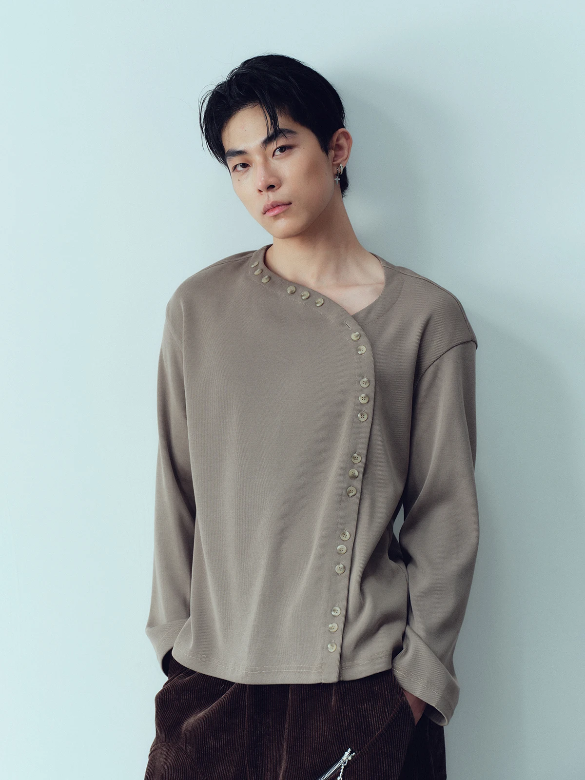 

KADAKADA Slim Fit Knitted Long Sleeve Casual Top Button Design Screw Thread Knitwear Sexy Clavicle Bight Knife Collar