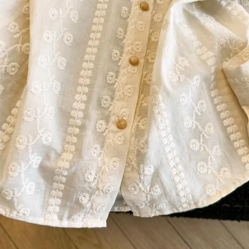 Women's French Embroidered Blouse Cottagecore Elegant Scalloped Collar Lace Top Boho Chic Loose Long Sleeve Casual Shirt