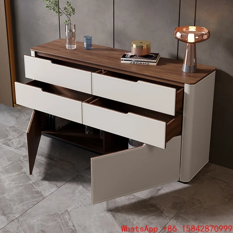 Cremefarbene Truhe aus Windsattelleder