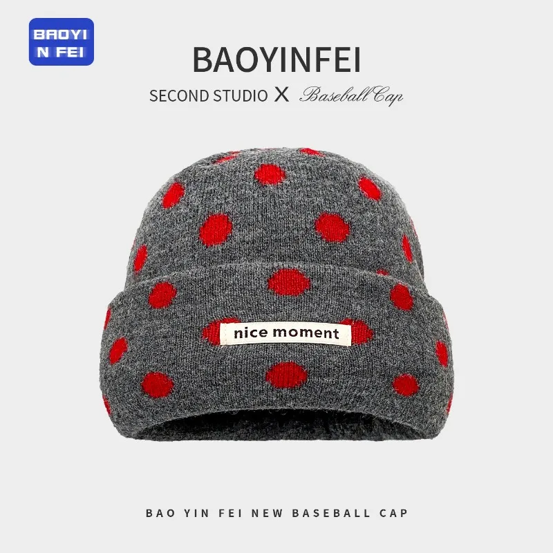 Koreanische blaue, gepunktete Strickmütze für Damen, Herbst- und Winter-Outdoor-Warmmütze, große Kopfbedeckung mit Ohrenschutz, Skull-Beanie-Mütze – Detail 7
