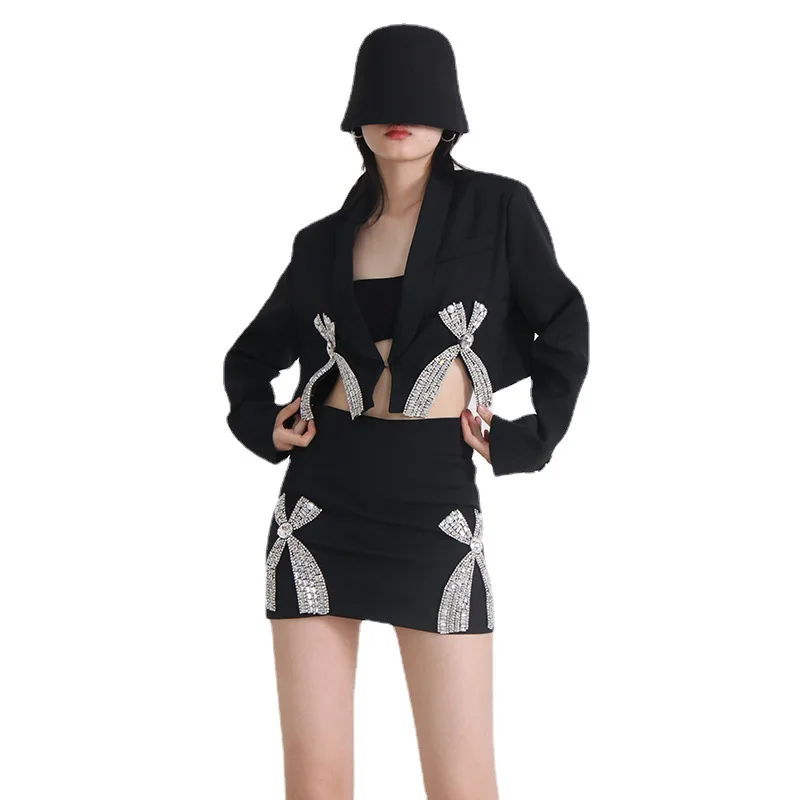3D Bow strass abbellimento abito cappotto diamanti blazer con perline cappotto Cardigan di cristallo + papillon corto gonna a trapezio 2 pezzi Set