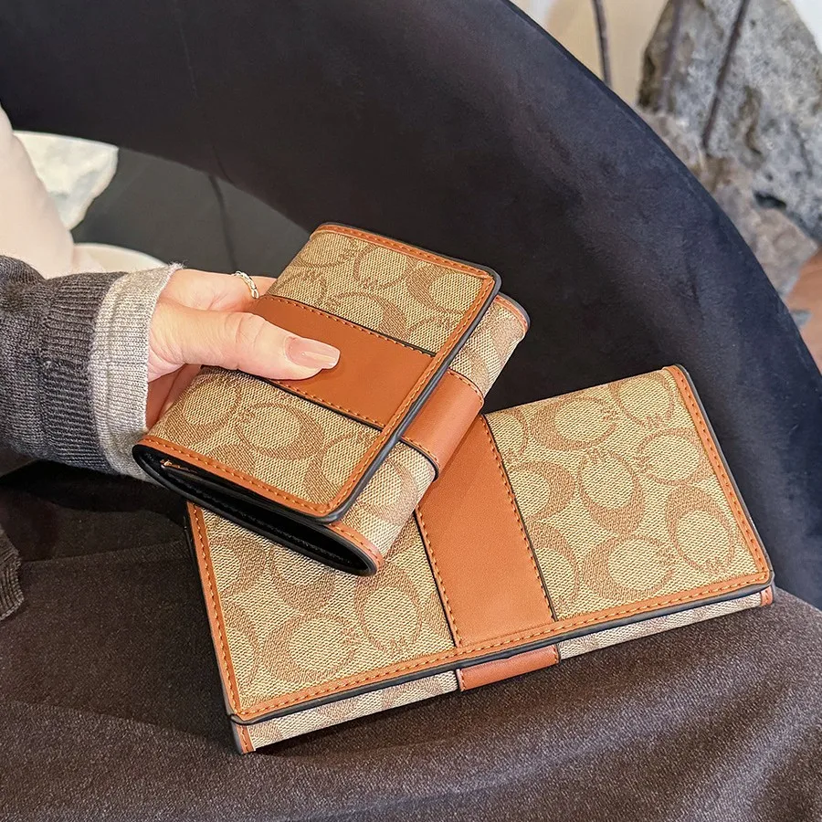 

Тонкий складной кошелек 2025 года для женщин, большая вместимость, слоты для карт, компактный кошелек с застежкой-кнопкой, нишевый дизайнерский кошелек из веганской кожи