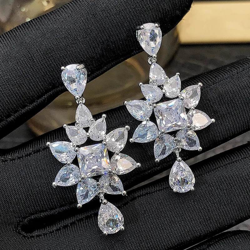 Huitan Funkelnde Damen-Tropfenohrringe, modische Party- und Alltagsaccessoires, voller glänzender CZ-Steine, eleganter, ausgefallener Schmuck für Hochzeit und Verlobung
