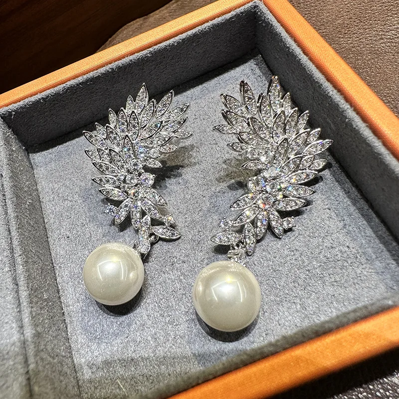 Huitan Wunderschöne Blätter Design Imitation Perle Baumeln Ohrringe Frauen für Hochzeit Party Temperament Elegante Dame Ohrringe Schmuck