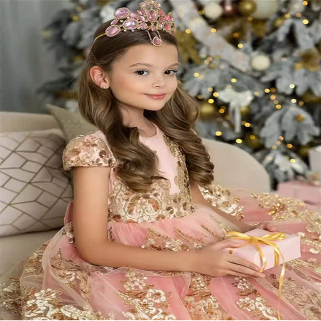 فستان فتاة الزهور الوردي المخصص لحفلات الزفاف مزين بالذهب وأكمام قصيرة منتفخ فاخر للأطفال لحفلات أعياد الميلاد