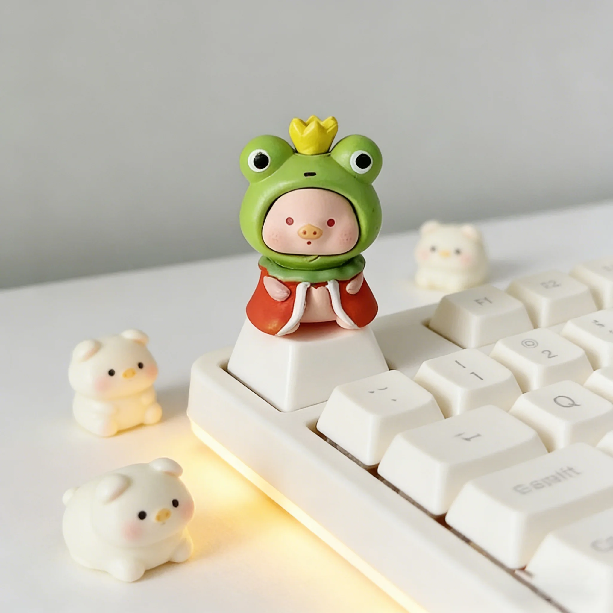 Cute white pig keycap, personalized mechanical keyboard cap, cross axis R4 high resin keycap, MOA base