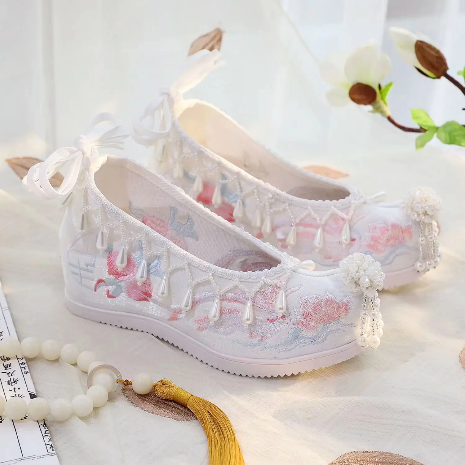 Spot Goods Shoes for Han Chinese Clothing Women's Single Antique Cloth Pearl Warped Bow Height Increasing Embroidered Cotton