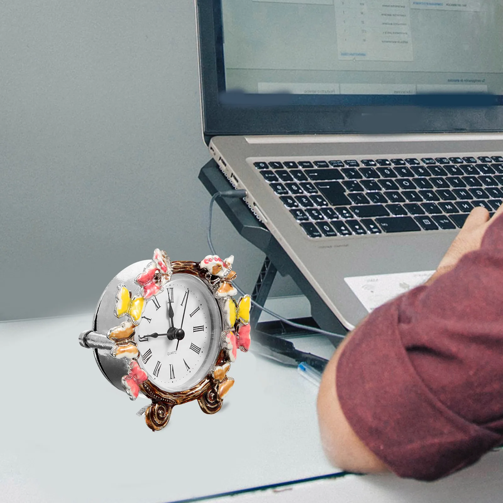 

Retro European Style Desk Clock Enamel Decoration Butterfly Alarm Clock Vintage Non Ticking Classical Large Scale Bedroom Living