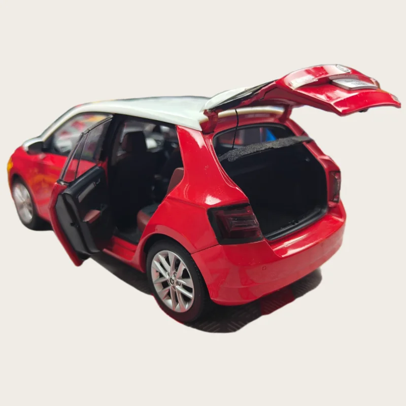 Diecast 1/18 Schaal Skoda Legering Model Auto Skoda FABIA Rood Speelvoertuigen Speelgoed voor Jongens Gift Originele Doos
