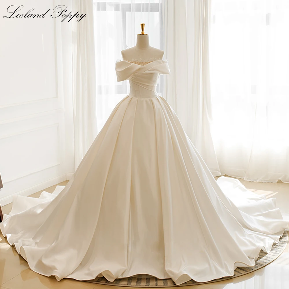 

Lceland Poppy Real Photos A Line Princess Wedding Dresses Off the Shoulder Pleated Satin Bridal Gowns with Chapel Train