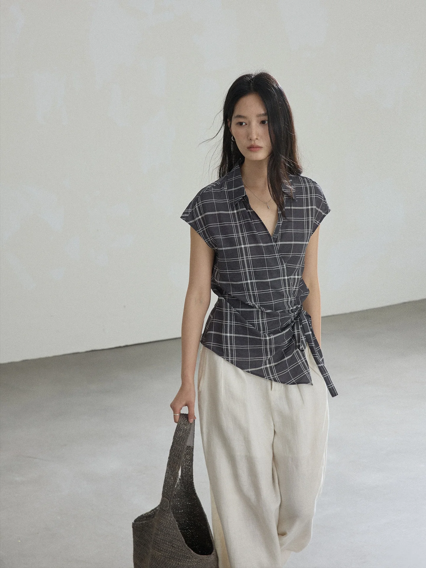 

CLIPETTE Льняная рубашка в клетку с V-образным вырезом и завышенной талией, цельный дизайн, летняя женская повседневная рубашка с коротким рукавом