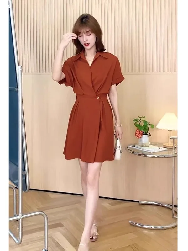 فستان نسائي راقٍ صيفي بتصميم جديد نحيف بأكمام قصيرة، فستان ميدي بقصة A يبرز الخصر، ياقة بولو بلون موحد