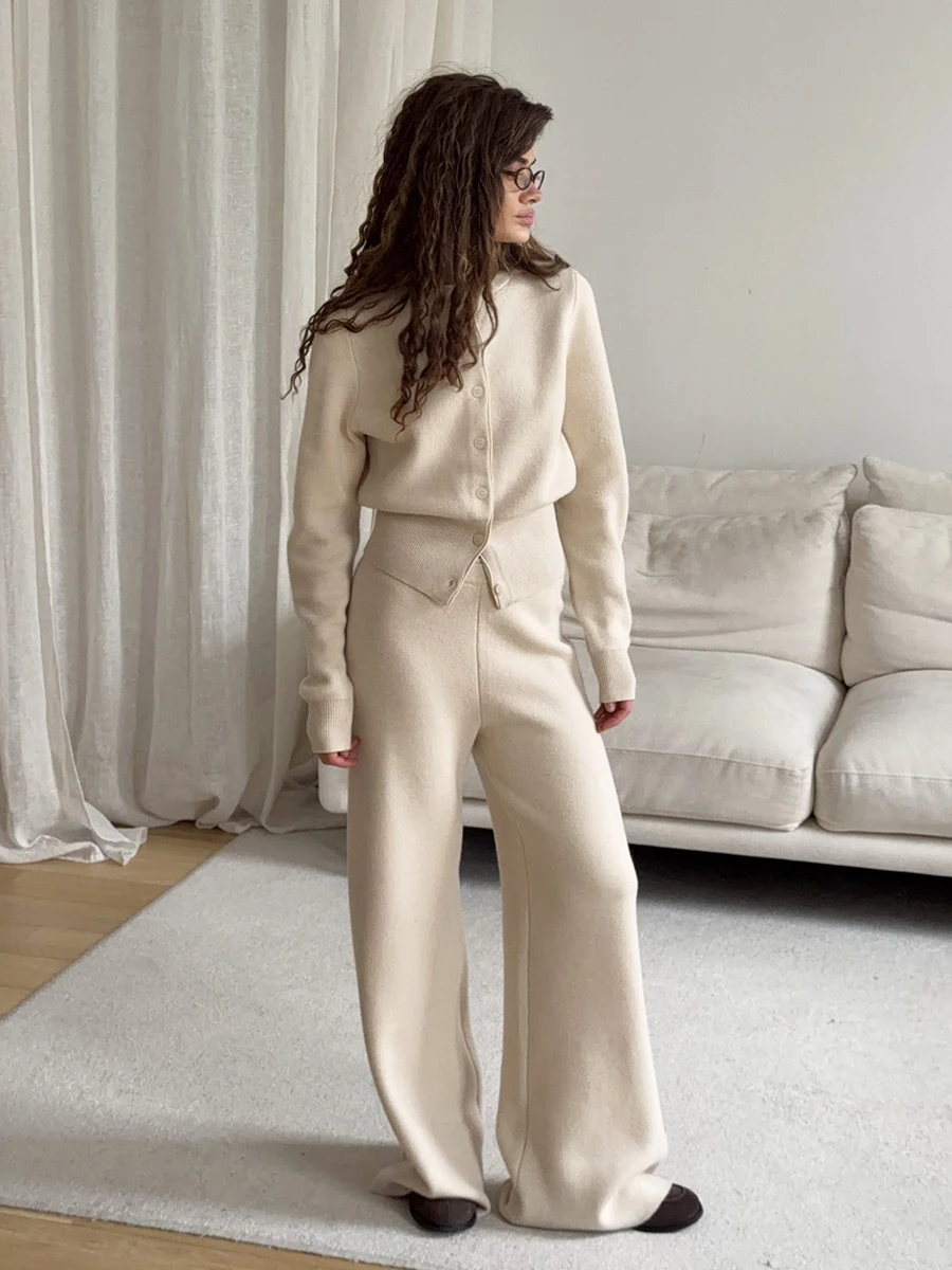 Wolfeel Damen-Zweiteiler im europäischen und amerikanischen Stil mit Knopfleiste und weiter Hose, geeignet für den täglichen Pendelverkehr.