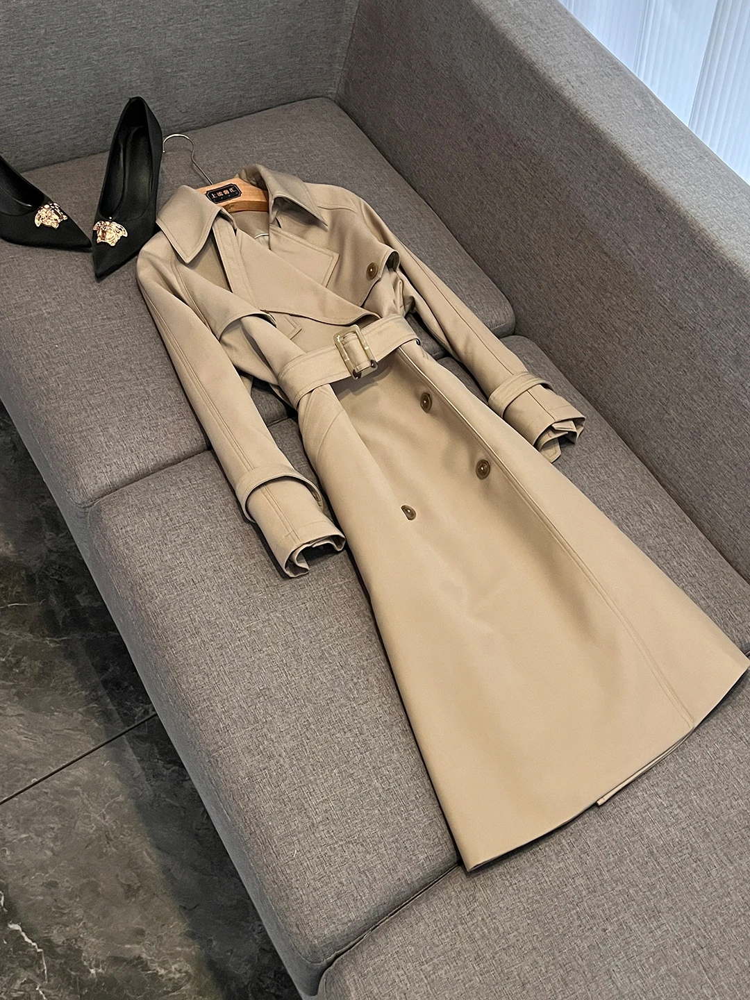 

Khaki Color Women's Mid-Length Casual Sle Coat Briti Sle Slimming Design Waist-Cinching Coat New Arrival EX732