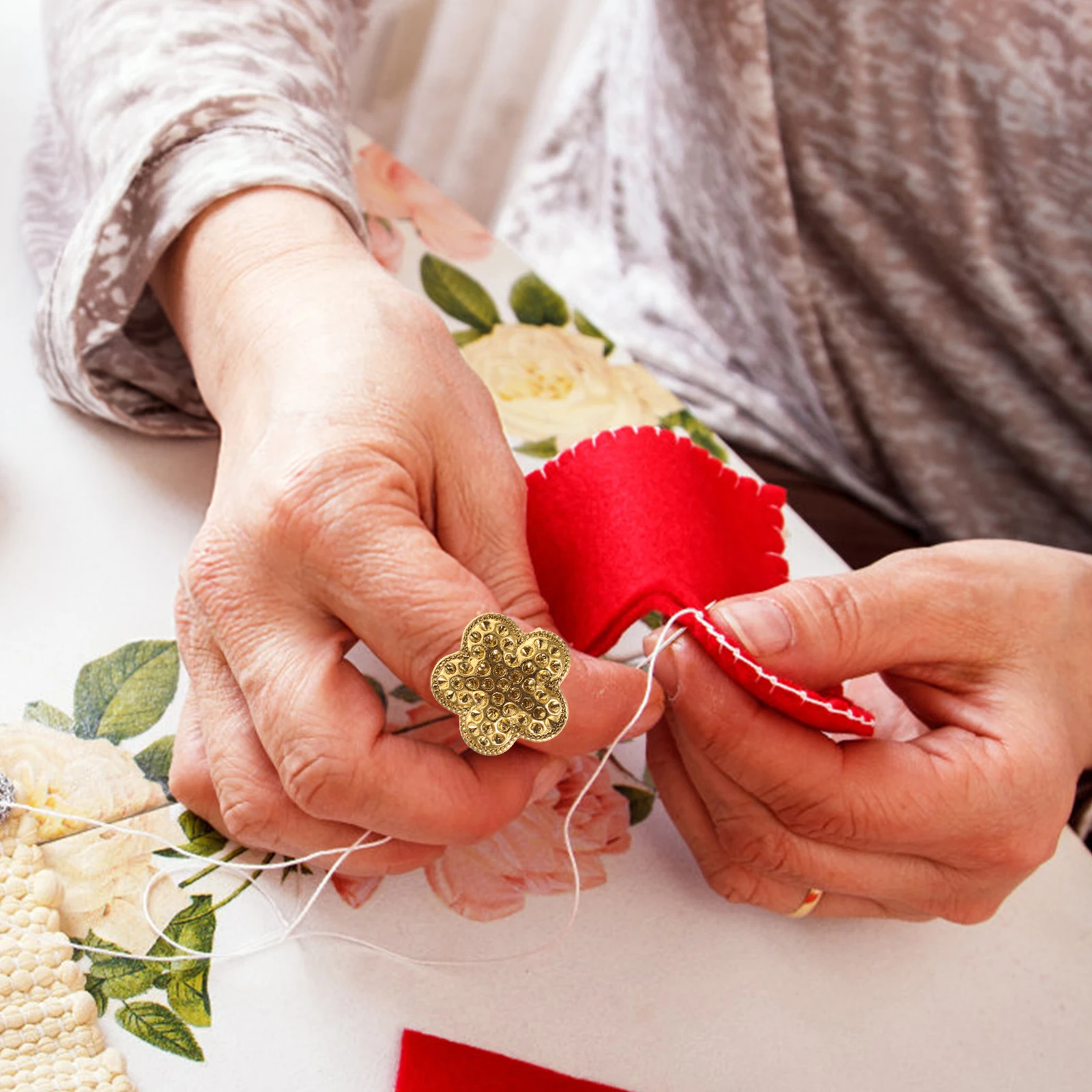 

5Pcs Adjustable Hand Sewing Thimbles Finger Protectors Professional Covers for Needlework Cross Stitch Repair Finger Protectors