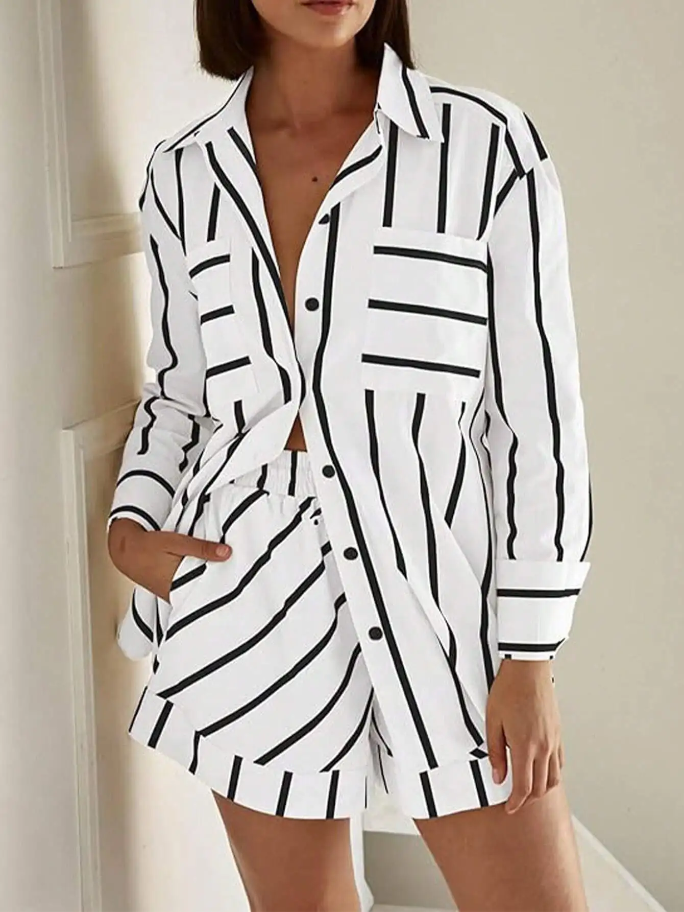 

2pcs Set Asymmetrical Striped Loose Button-Up Shirt And Drawstring Shorts Casual Woven Fabric White
