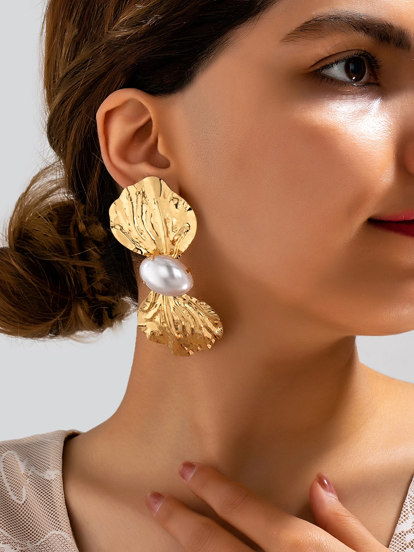 Gold Hammer-Patterned Petal-Shaped Earrings with Baroque-Style Faux Pearls, Vintage Exaggerated Large Flower Earrings, Women's Accessories for Parties, Daily Wear, and Beach Outings