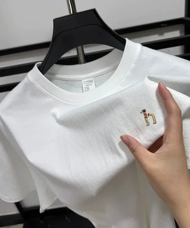 تي شيرت رجالي جديد من القطن الخالص 100% برقبة دائرية وأكمام قصيرة تي شيرت صيفي أنيق مطبوع عليه كلب على الطراز الكوري تصميم فضفاض #1