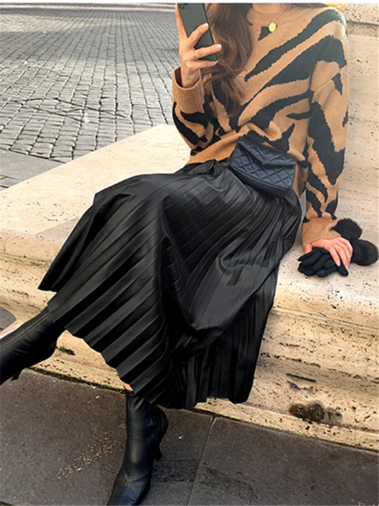 REALEFT Autumn Winter Black PU-leather Pleated Skirt New 2023 Women High Waist Fashionable All-match A-Line mi-long Skirt Female